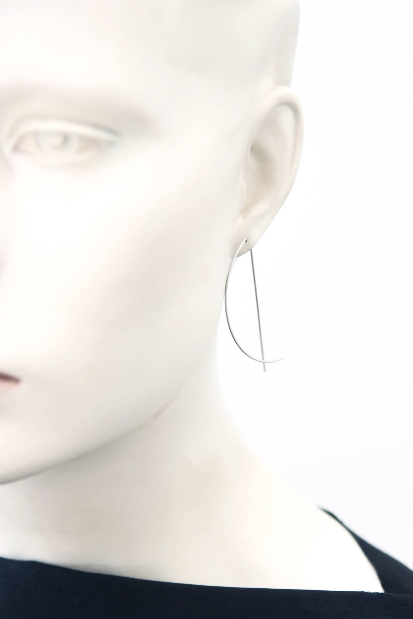 Svelte D Hoop Earrings