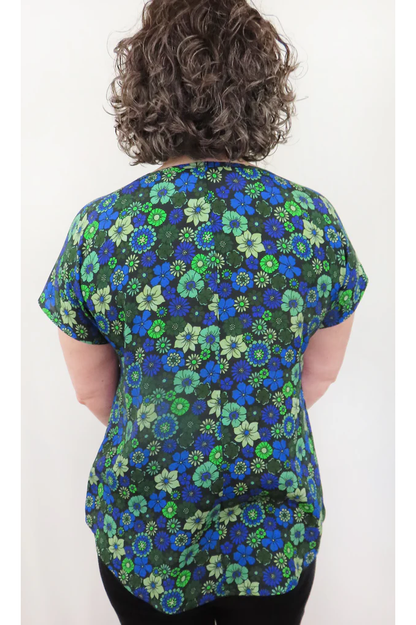  Bea Blouse by Mandala, Vintage Floral Blue, back view, round neck, short sleeves, French darts, scooped hem, pull-on, sizes XS to XL, made in Ontario 