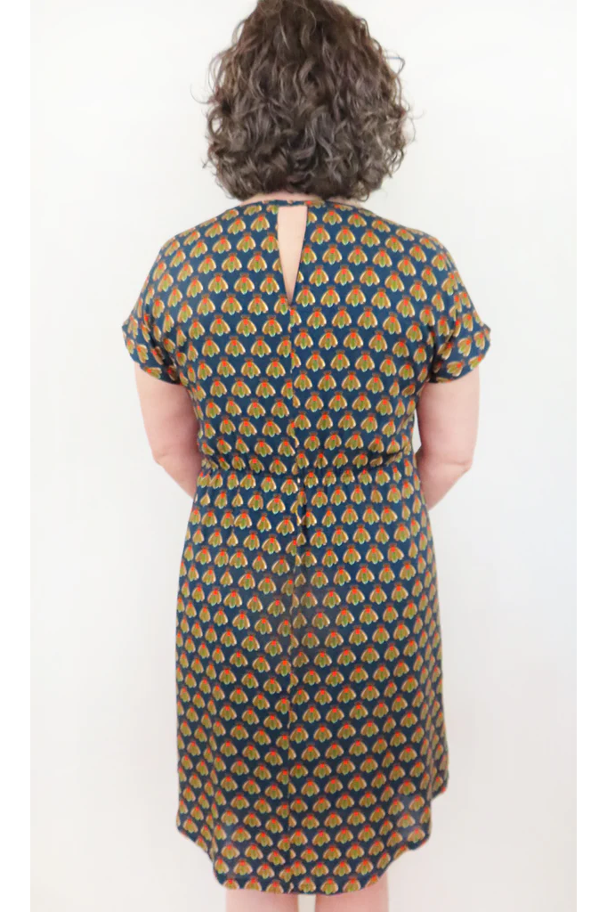 Beatrice Shift Dress by Mandala, Fly Navy, back view, round neck short sleeves, French darts, elastic at back of waist, tie belt, keyhole cutout at back of neck, pull-on, scooped knee-length hem, pockets, fully lined, sizes XS to XL, made in Ontario
