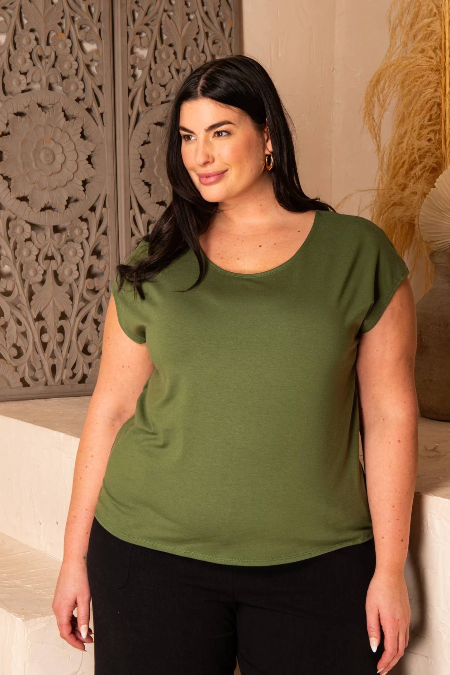 Cigale Top by Cherry Bobin, Green, classic t-shirt, round neck, short extended sleeves, semi-fitted cut, eco-fabric, bamboo and cotton, sizes XS to 2XL, made in Quebec