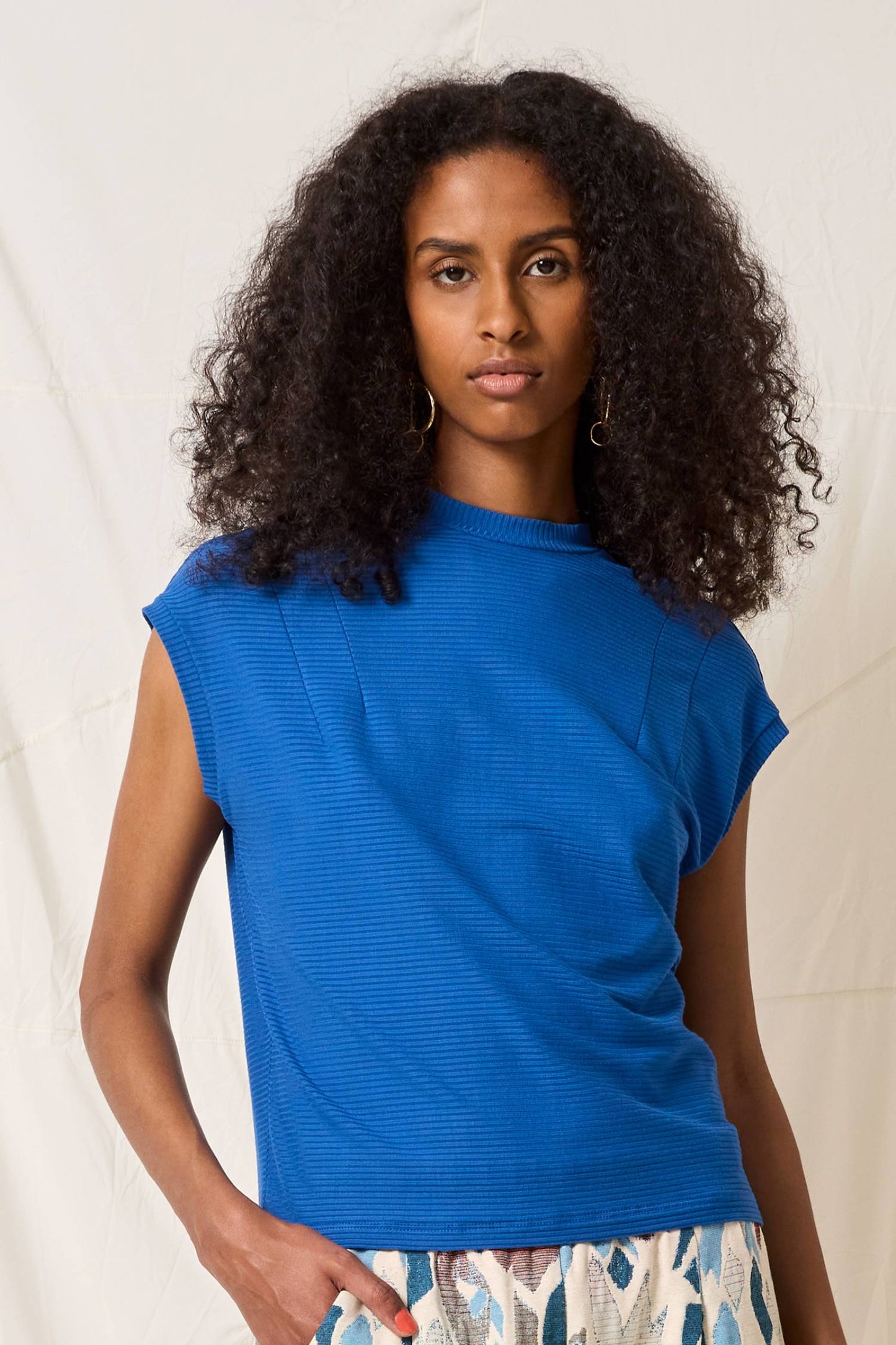 Sumac Top by Cokluch, Azur, short dropped sleeves, small stand up collar, darts at front of shoulders, bamboo rayon rib knit, eco-fabric, OEKO-TEX certified, sizes XS to XL, made in Montreal