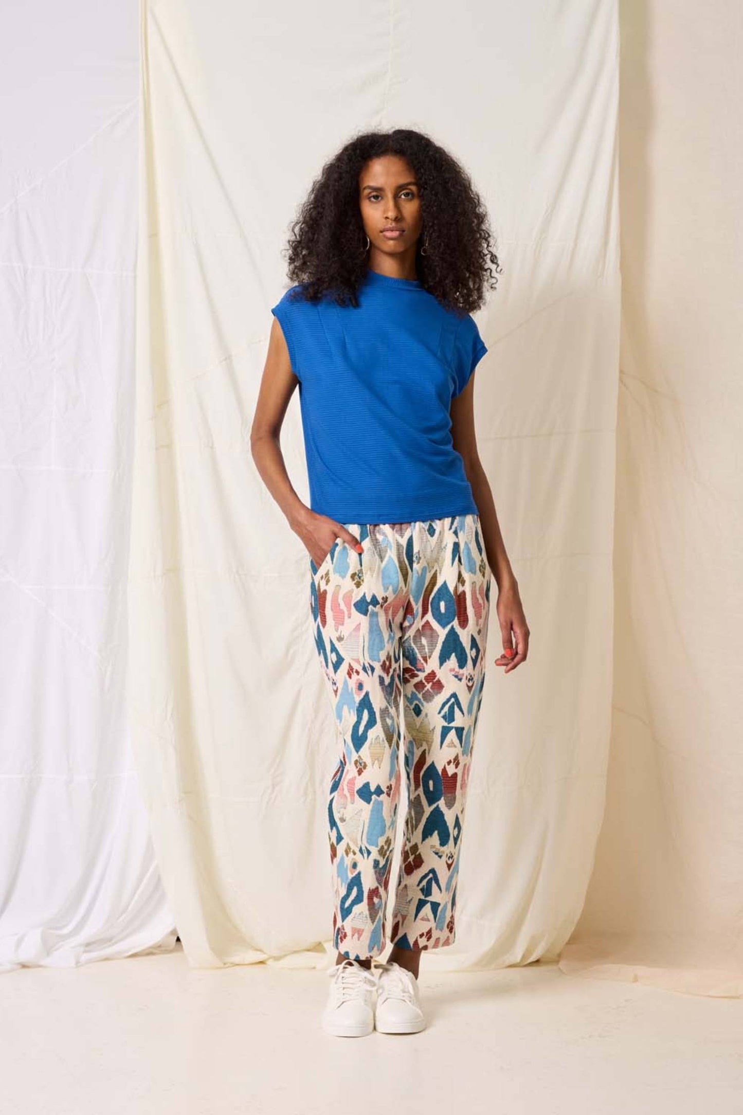 Sumac Top by Cokluch, Azur, short dropped sleeves, small stand up collar, darts at front of shoulders, bamboo rayon rib knit, eco-fabric, OEKO-TEX certified, sizes XS to XL, made in Montreal
