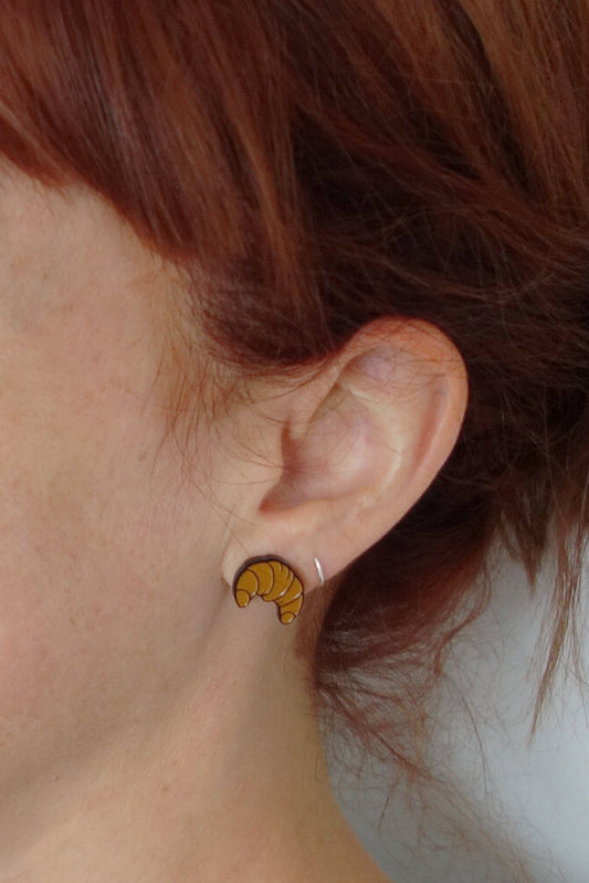 Lili0868 Croissant Stud Earrings