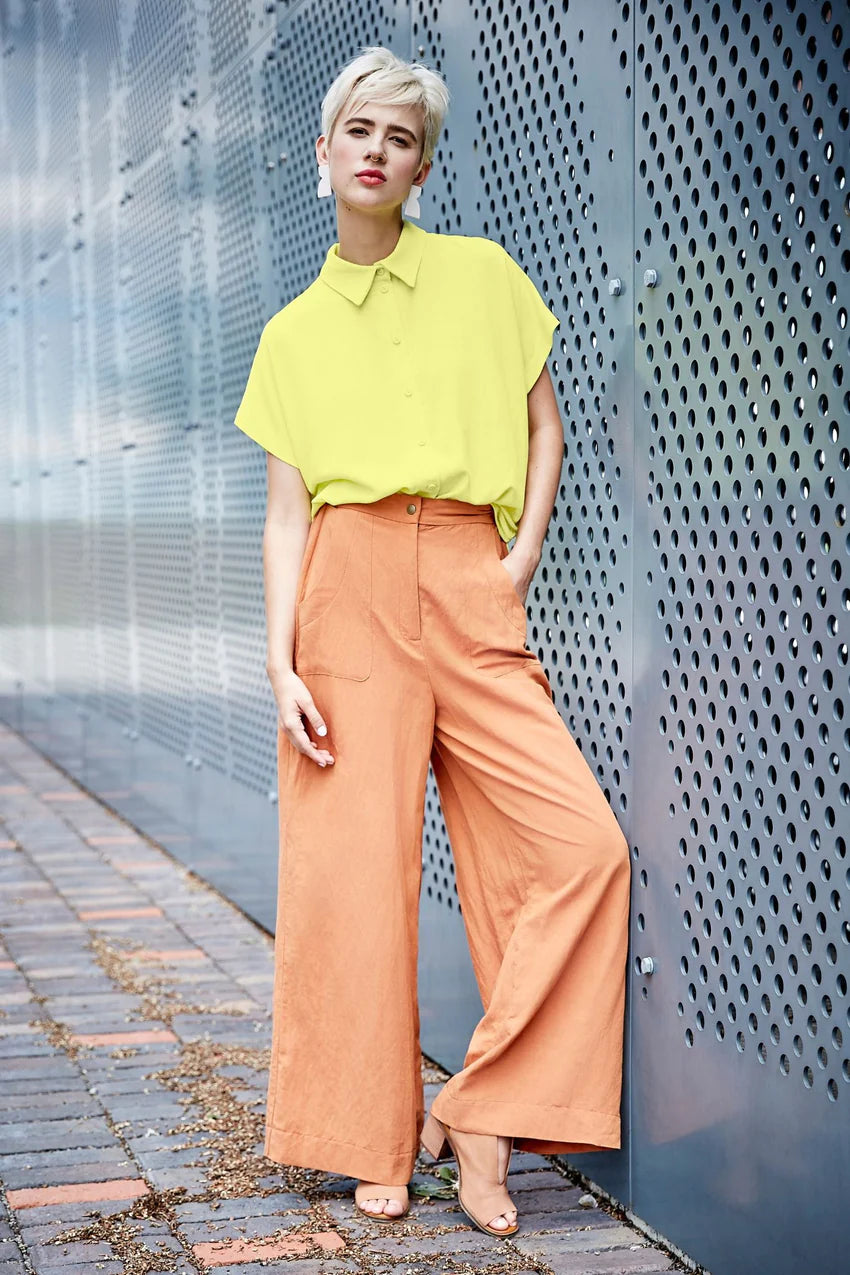 Iria Shirt by Melow, Lemon, classic collar, short sleeves, button from, hi-low hemilne, side slits, viscose and linen, sizes XS to XL, made in Montreal