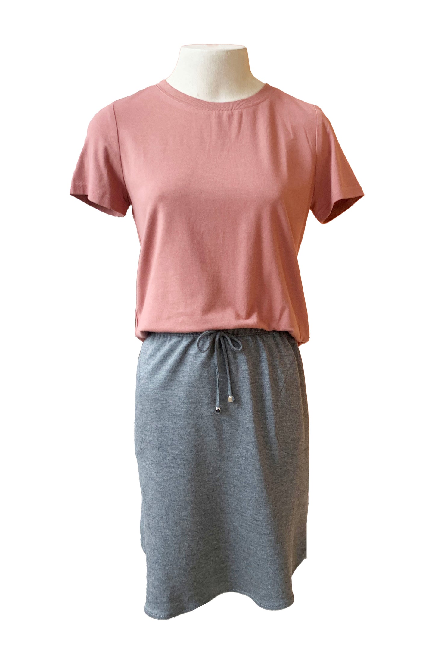 Casey Skirt by Pure Essence, Charcoal, elastic waist with drawstring, side pockets, above the knee length, rounded hem is higher at the sides, eco-fabric, bamboo and cotton, sizes XS to XXL, made in Canada