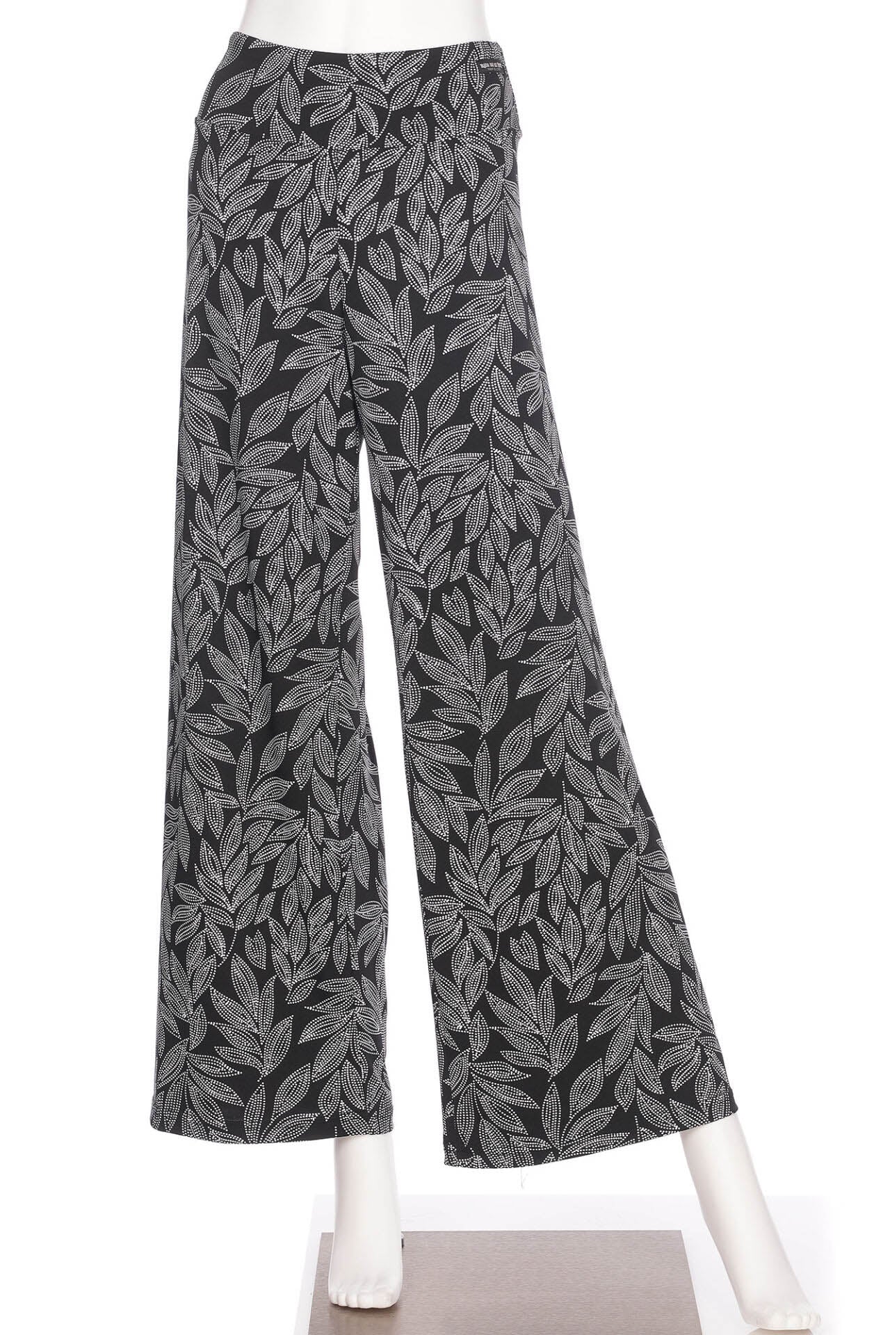 A waist-down view of a mannequin wearing the Rien ne se Perd Rumba Palazzo Pants in Black and White Foliage, shown against a white background.