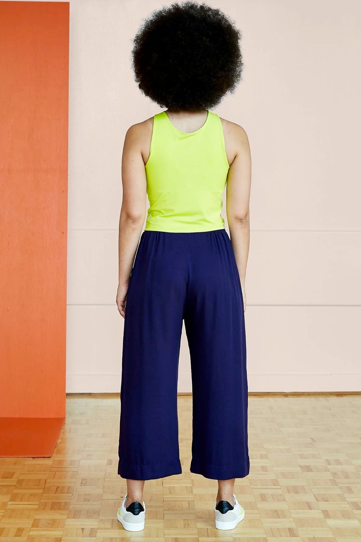 Glen Pants by Melow, Navy, back view, cropped, wide leg, elastic waist, side pockets, sizes 4-18, made in Montreal