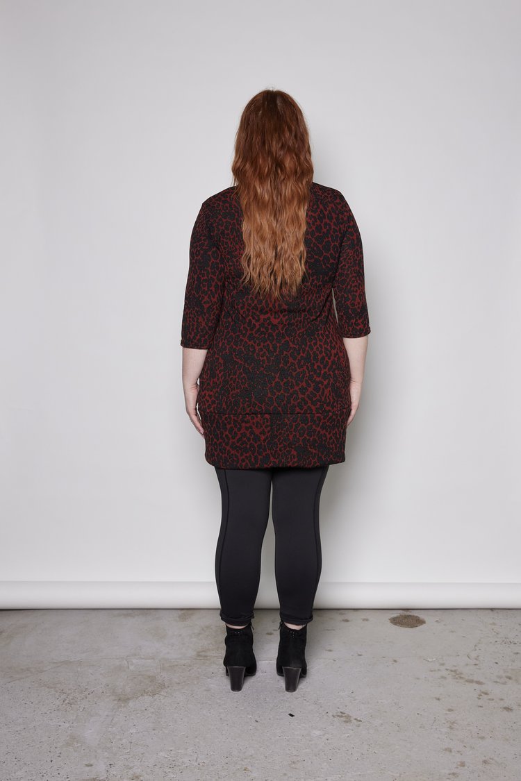 Zoe Tunic by Tangente, Red Leopard, back view, pullover style tunic, round neck, 3/4 sleeves, front pockets, wide band at hem, sizes XS to XXL, made in Ottawa