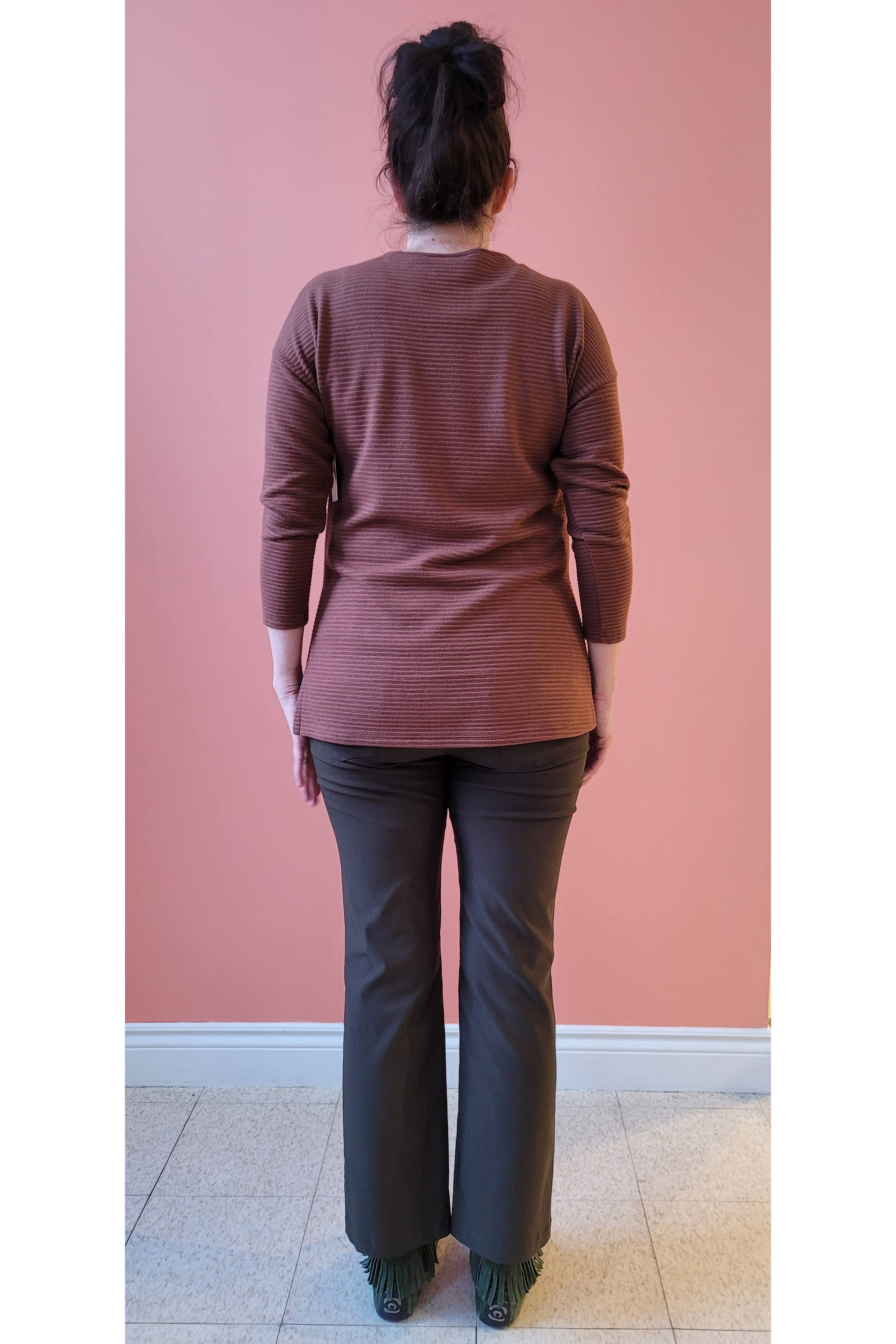 Roma Stretch Twill Pants by Studio D, Olive, back view, classic straight-leg cut, slim fit, large patch pockets on the front and back, sizes XS to XL ,made in Ottawa