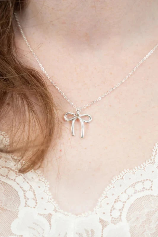 Bow Necklace