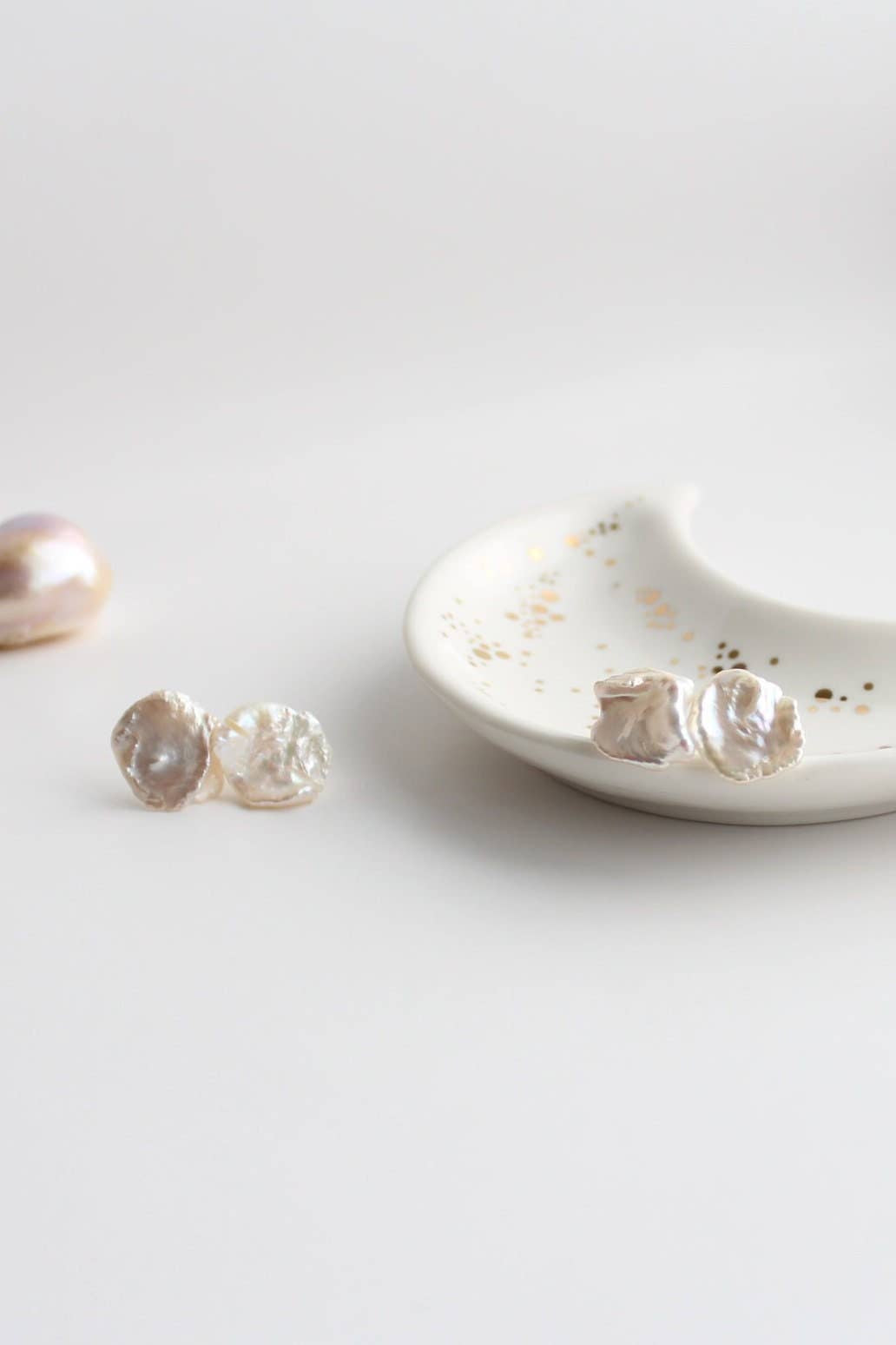 Flower Petal Keshi Pearl Earrings (1E14a)
