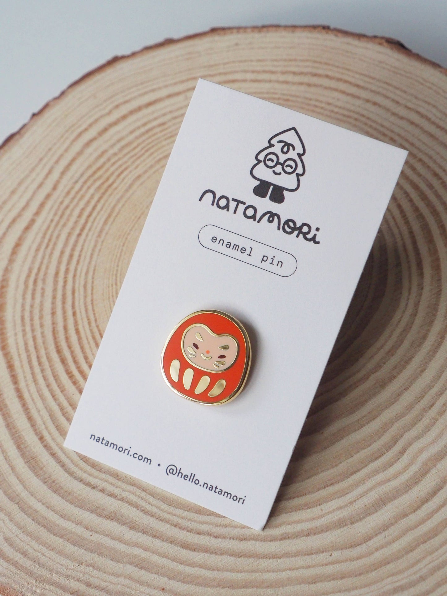 Daruma • enamel pin