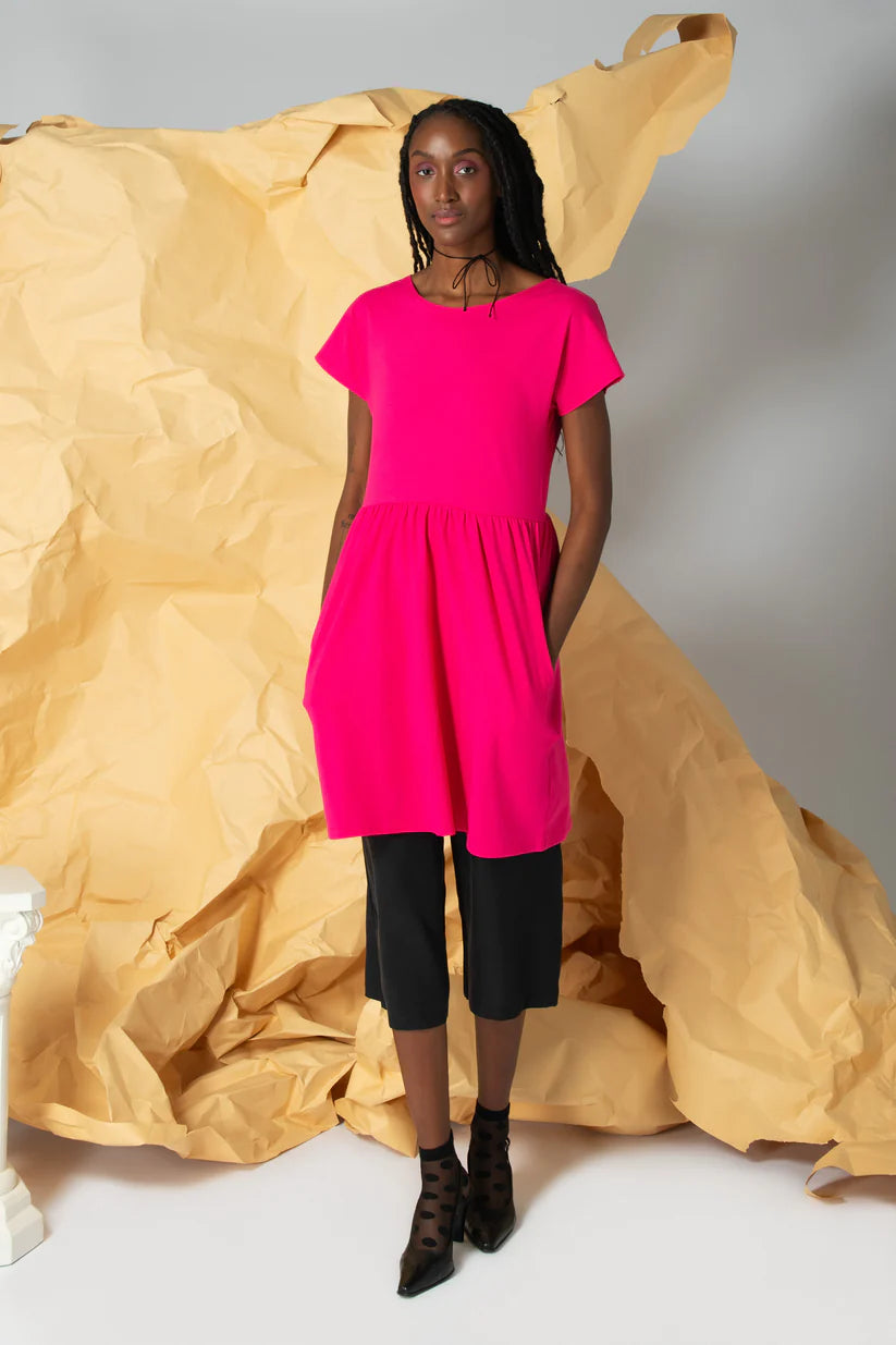 Adikia Dress by Eve Lavoie, Pink, short sleeves, round neck at the front and V-neck at the back, reversible, loose fit, short length, eco-fabric, OEKO-TEX certified, cotton, sizes XS to XL, made in Montreal  