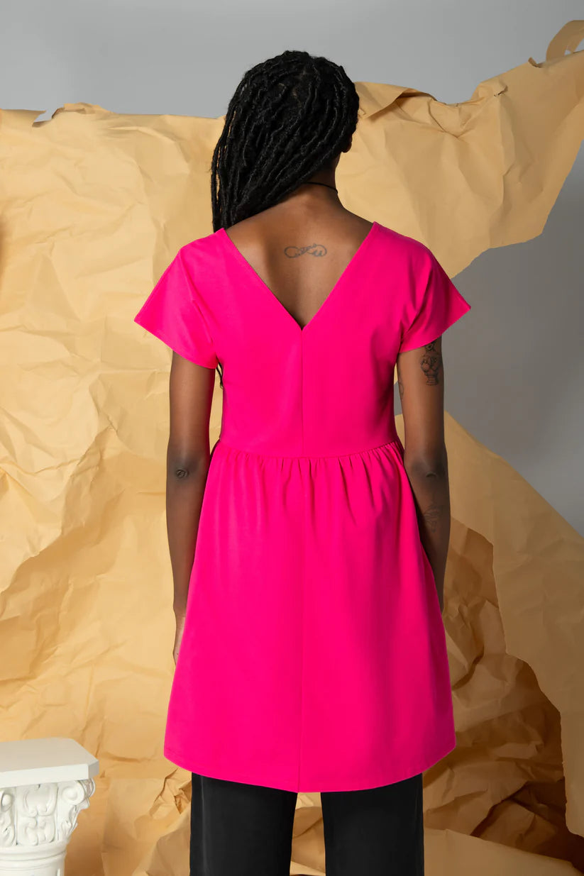 Adikia Dress by Eve Lavoie, Pink, Back view, short sleeves, round neck at the front and V-neck at the back, reversible, loose fit, short length, sizes XS to XL, made in Montreal  