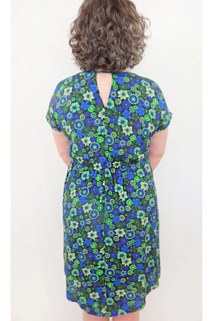 Beatrice Shift Dress by Mandala, Vintage Floral Blue, back view, round neck short sleeves, French darts, elastic at back of waist, tie belt, keyhole cutout at back of neck, pull-on, scooped knee-length hem, pockets, fully lined, sizes XS to XL, made in Ontario