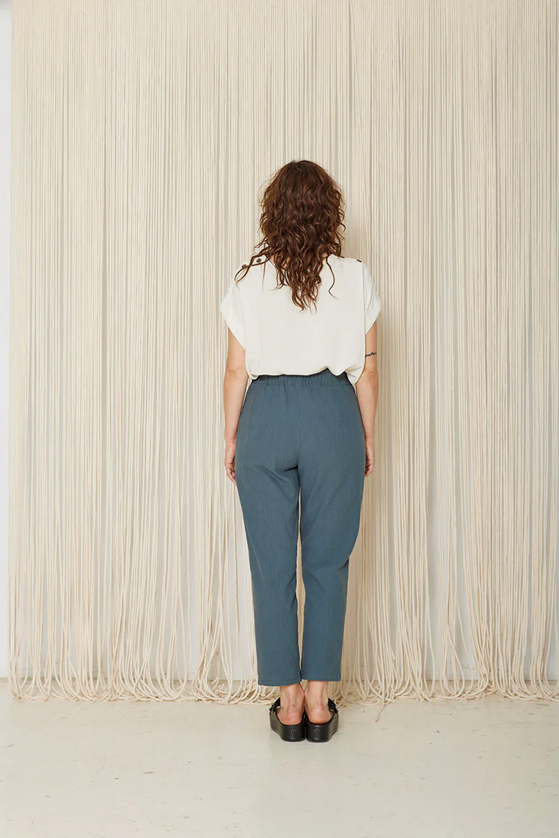 Hosta Pants by Cokluch, Steel, back view, elastic waist, sewn-in belt held in place with loops and buttons, tapered ankle-length legs, eco-fabric, cotton, OEKO-TEX certified, sizes XS to XL, made in Montreal 
