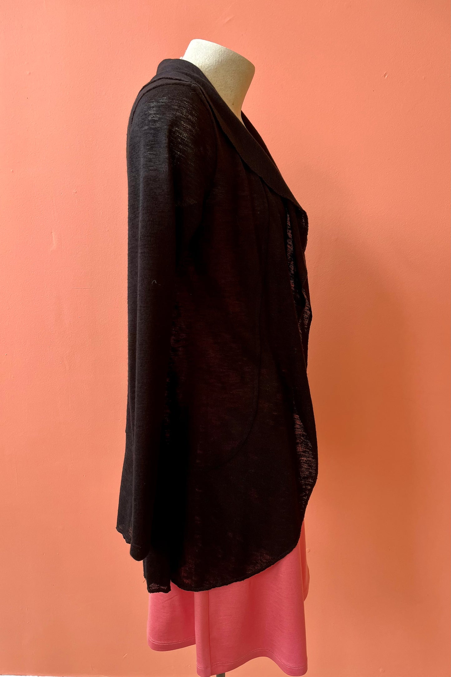Chi Chi Cardigan by Yul Voy, Black, side view, open cardigan, lightweight knit, wide collar, long sleeves, rounded hem is shorter in the front, sizes XS to XXL, made in Montreal