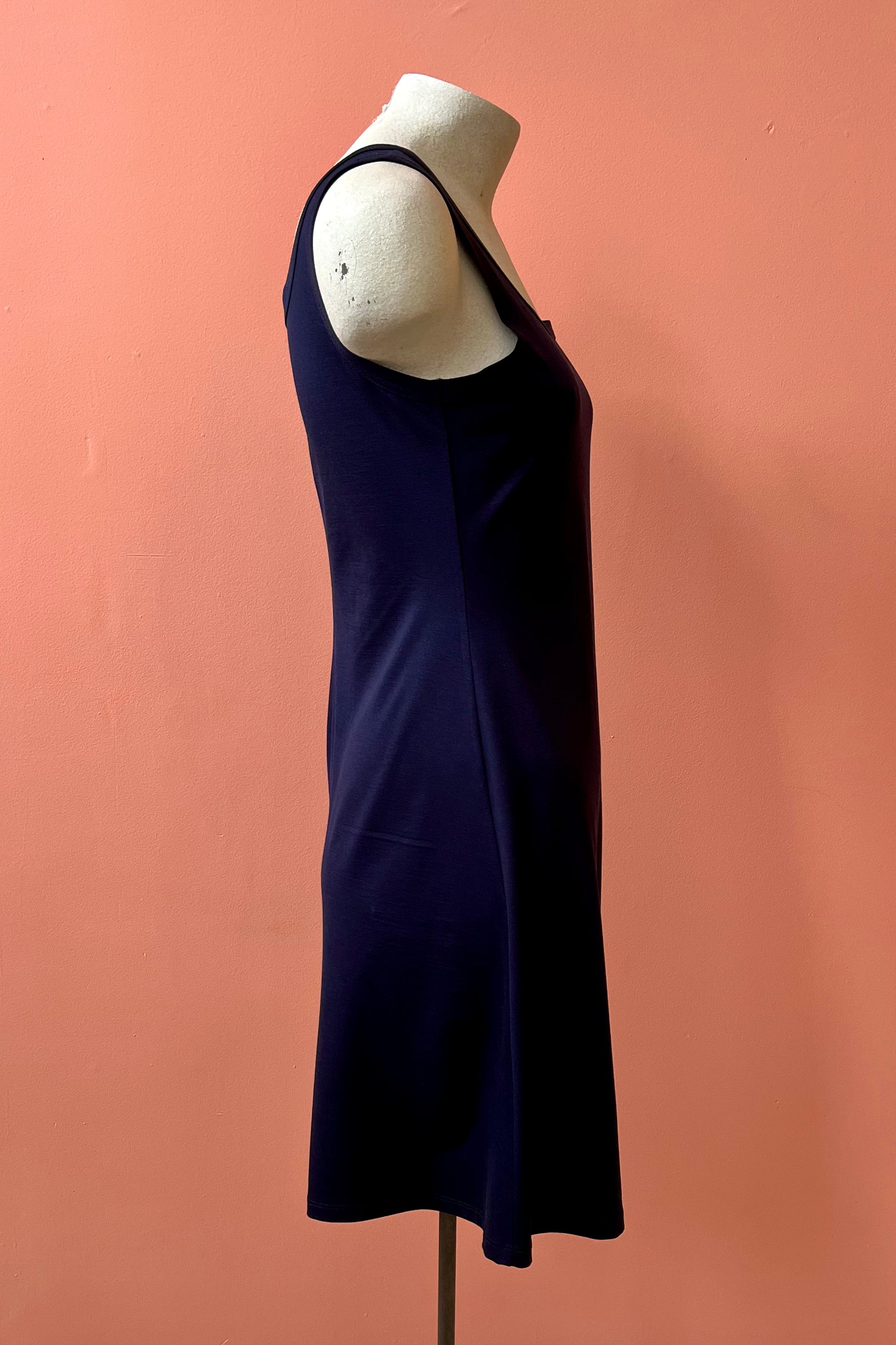 B-Dress by Yul Voy, Navy, side view, tank dress, wide straps, scoop neck front and back, A-line shape, above the knee, sizes XS to XXL, made in Montreal