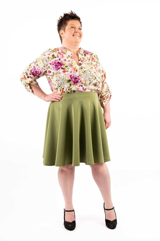 Leonie Blouse by Infime, Green Floral, notch neckline, placket with three Agoya mother-of-pearl buttons, 3/4 sleeves with tab and button detail, rounded hi-low hemline, sizes XS to XL, made in Quebec 