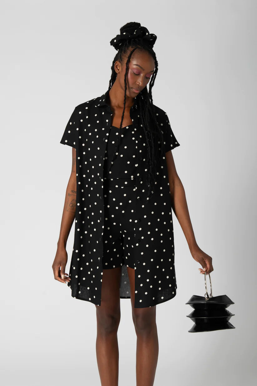 Phebe Shirt Dress by Eve Lavoie, Black Dots, blouse like dress, short sleeves, rounded collar, pearly buttons, rounded hi-low hemline, removable tie belt, sizes XS to XL, made in Montreal 