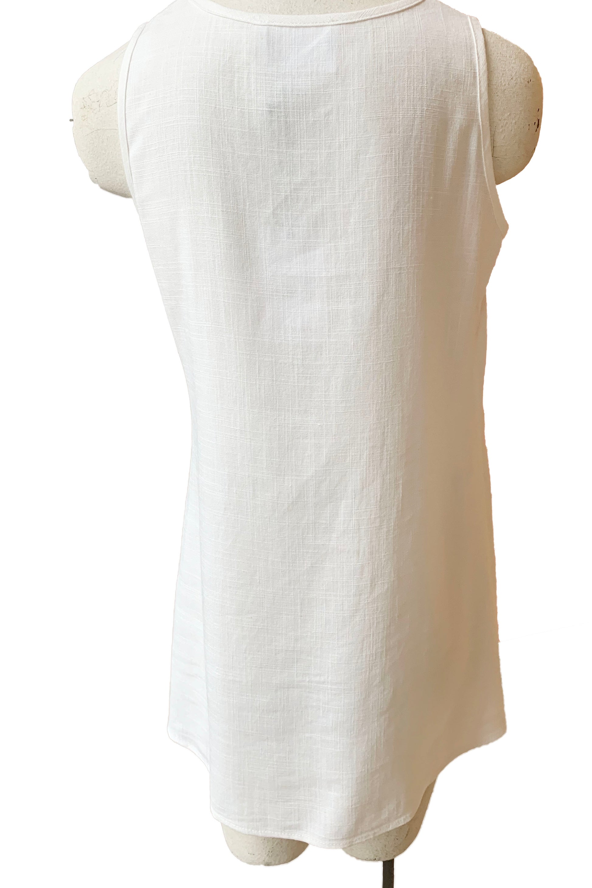 Maya Tank by Compi K, White, back view, wide straps, round neck, loose fit, hip length, eco-fabric, rayon and linen, sizes XS to XXL, made in Montreal 