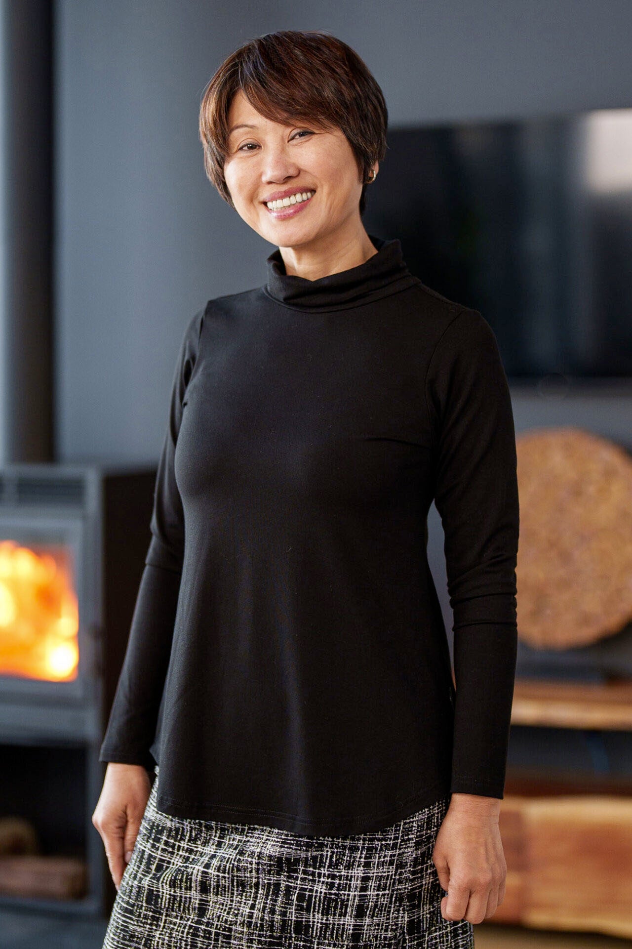 Iris Sweater by Rien ne se Perd, Black, turtleneck, rounded hem, sizes XS to XXL, made in Quebec