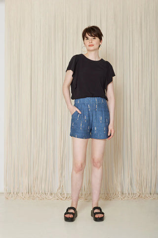 Zinnia Shorts by Cokluch, Youmi Denim, pull-on, elastic waist, pockets, mid-thigh, exclusive fabric, sizes XS to XL, made in Montreal