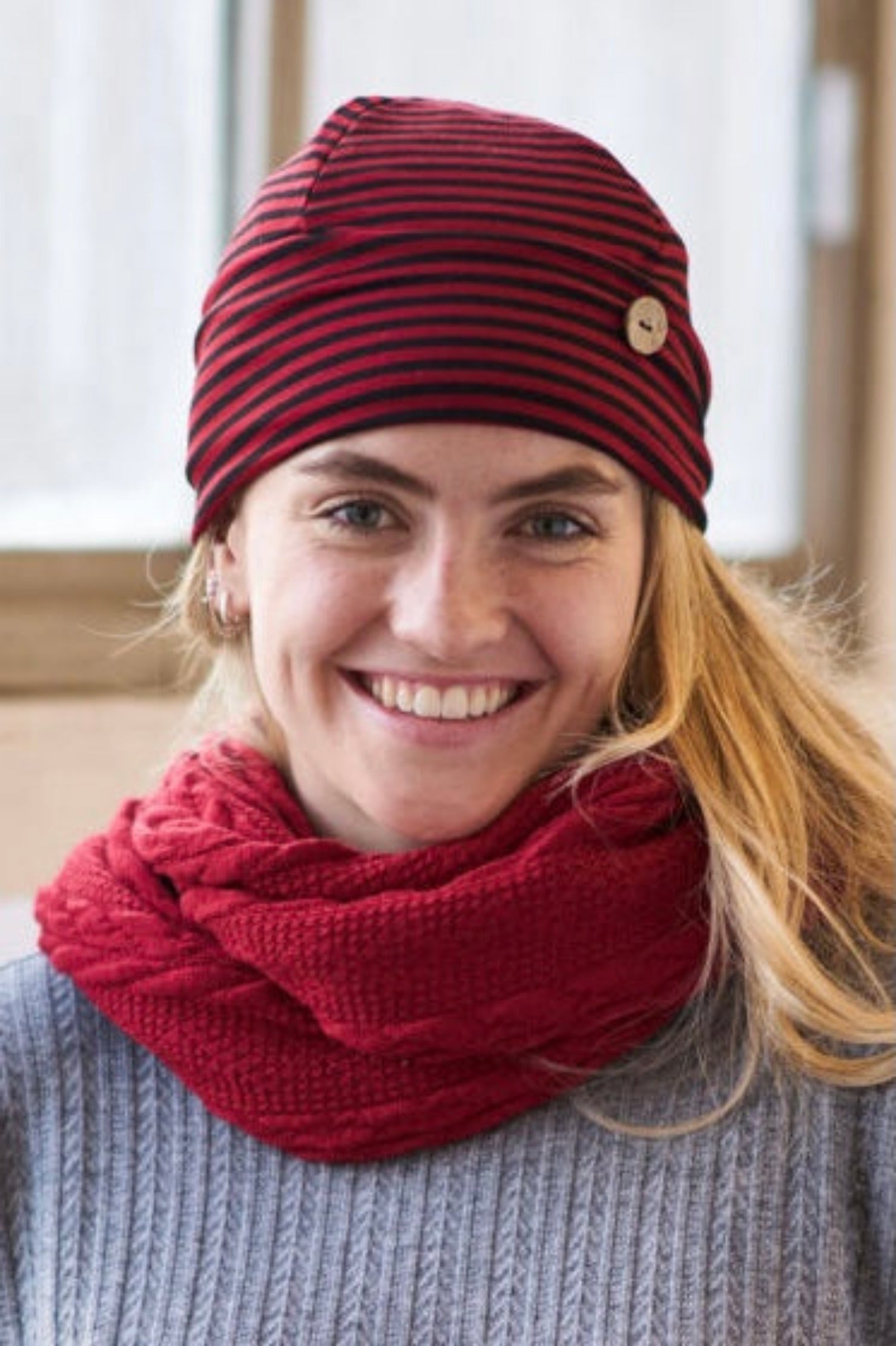 Infini Scarf by Rien ne se Perd, Red, cable knit, made in Quebec